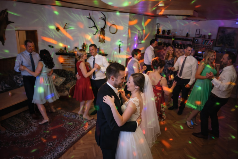 DiskoHall 5 %chata chalupa ubytovaní velká orlické hory ubytovani se psy s dětmi rodiny skupinyfilename%